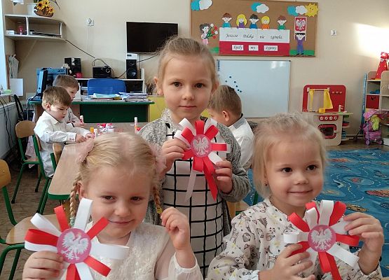 Grafika 1: BIAŁO-CZERWONE BARWY