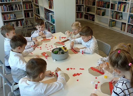 Grafika 3: BIAŁO-CZERWONE BARWY