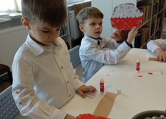 Grafika 4: BIAŁO-CZERWONE BARWY