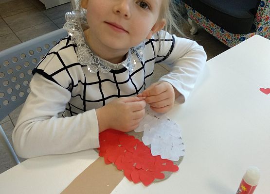 Grafika 5: BIAŁO-CZERWONE BARWY