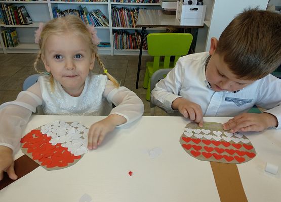 Grafika 6: BIAŁO-CZERWONE BARWY