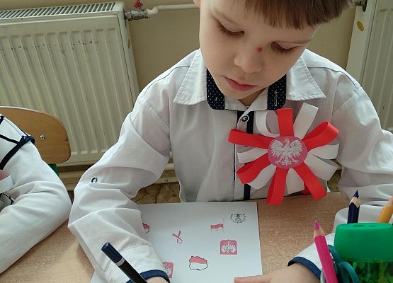 Grafika 10: BIAŁO-CZERWONE BARWY