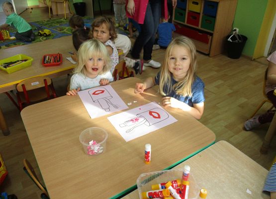 Młodsze dzieci przy pracy