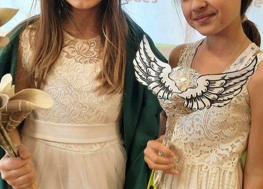 Uczniowie klasy V w roli bogów greckich