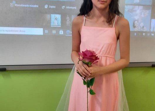 Uczniowie klasy V w roli bogów greckich