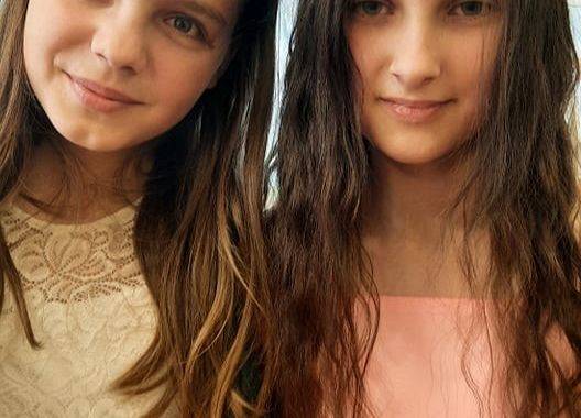 Uczniowie klasy V w roli bogów greckich