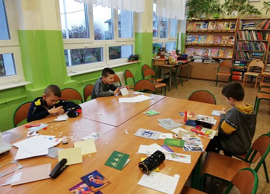 Uczniowie podczas pracy