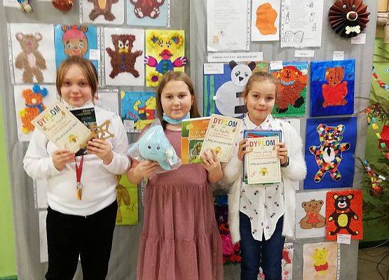 Uczennice: Katarzyna Brylowska, Maja Majewska, Sandra Labuda