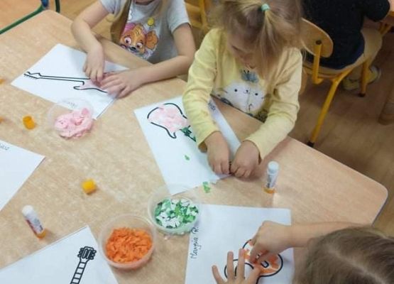 Młodsza grupa przy pracy