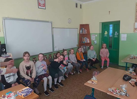 Grafika 1: 8 Marca - Dzień Kobiet