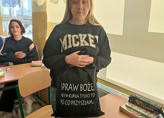 Grafika 9: Dzień bez plecaka