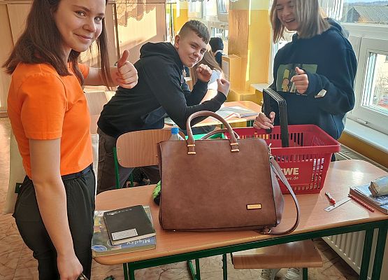 Grafika 11: Dzień bez plecaka