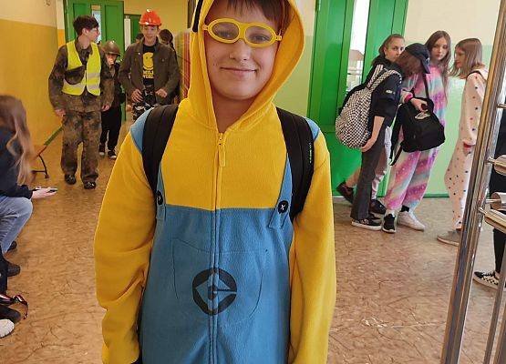 Grafika 10: Dzień Nieoczywistego Stroju