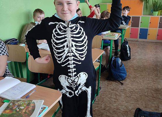 Grafika 4: Dzień Nieoczywistego Stroju