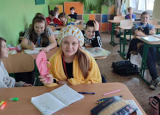 Grafika 2: Dzień Nieoczywistego Stroju