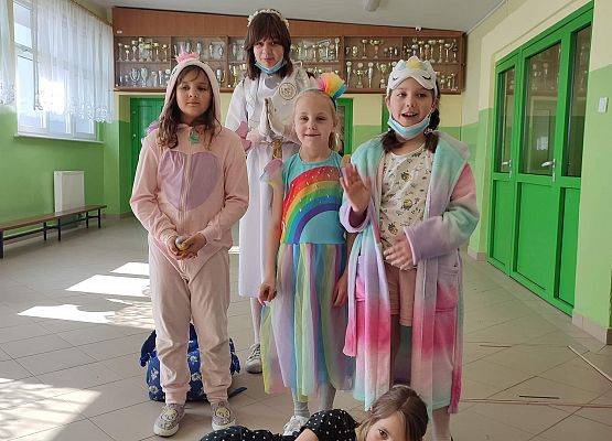 Grafika 20: Dzień Nieoczywistego Stroju