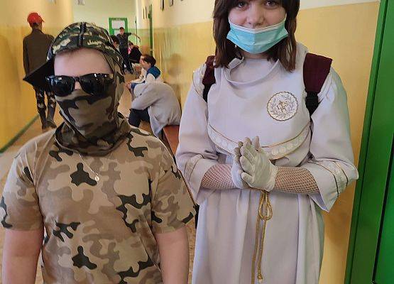 Grafika 12: Dzień Nieoczywistego Stroju