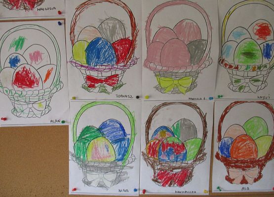 Prace młodszej grupy - kolorowanie pastelami