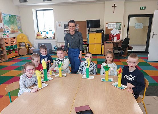 Grafika 16: Wykonujemy dekoracje świąteczne razem z Panią Bibliotekarką