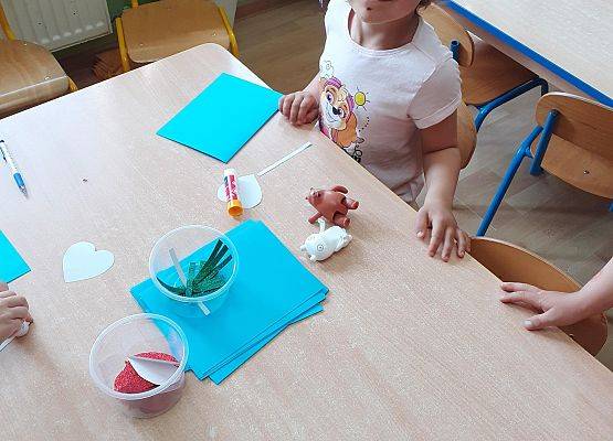 Wykonujemy laurki dla taty