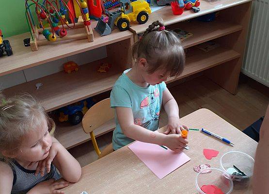 Wykonujemy laurki dla mamy