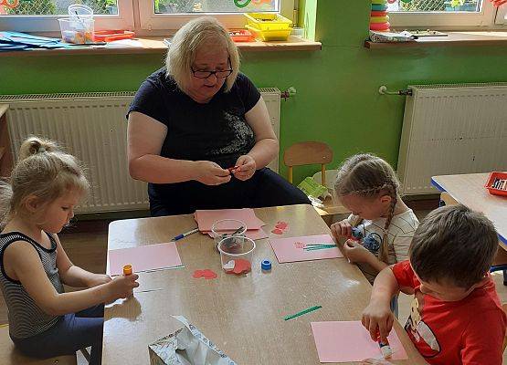 Wykonujemy laurki dla mamy