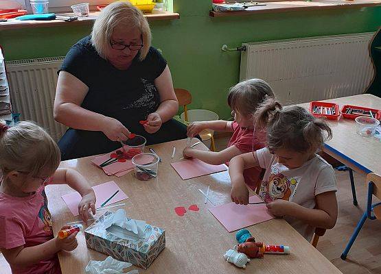 Wykonujemy laurki dla mamy