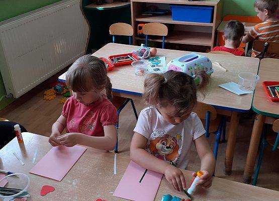 Wykonujemy laurki dla mamy