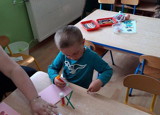 Wykonujemy laurki dla mamy