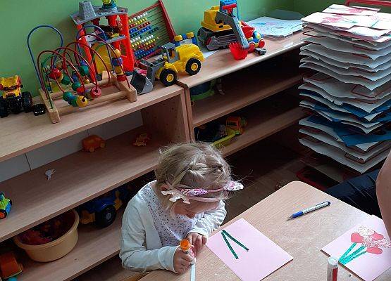 Wykonujemy laurki dla mamy