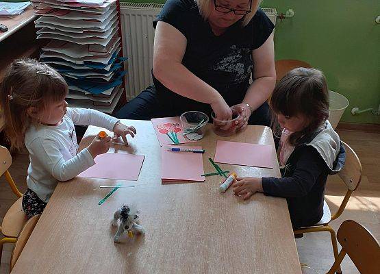 Wykonujemy laurki dla mamy