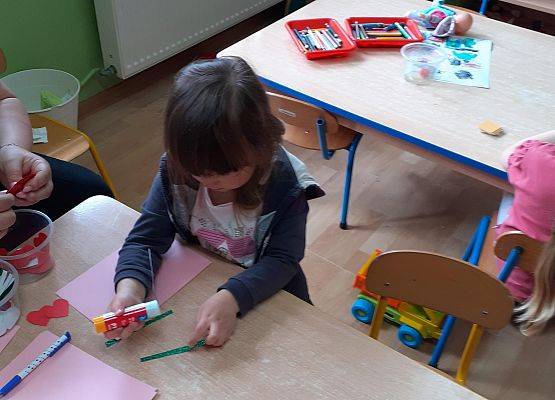 Wykonujemy laurki dla mamy