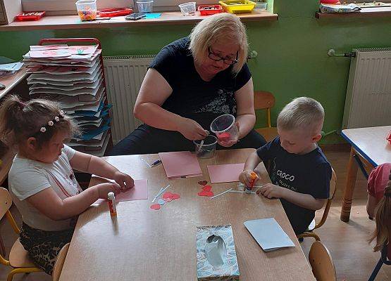 Wykonujemy laurki dla mamy