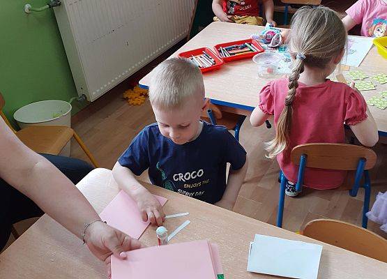 Wykonujemy laurki dla mamy