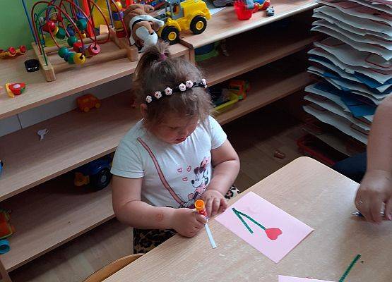 Wykonujemy laurki dla mamy