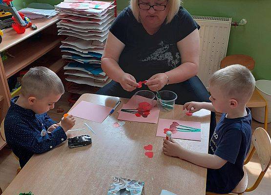 Wykonujemy laurki dla mamy