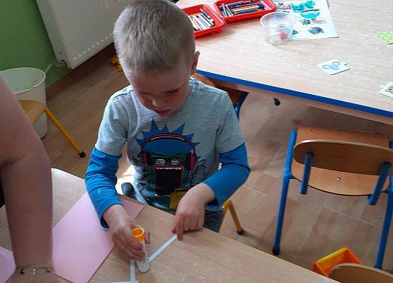 Wykonujemy laurki dla mamy