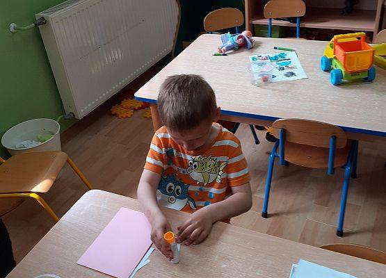 Wykonujemy laurki dla mamy