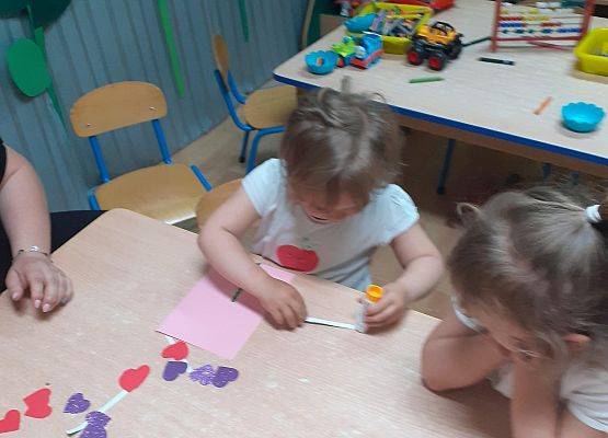 Wykonujemy laurki dla mamy