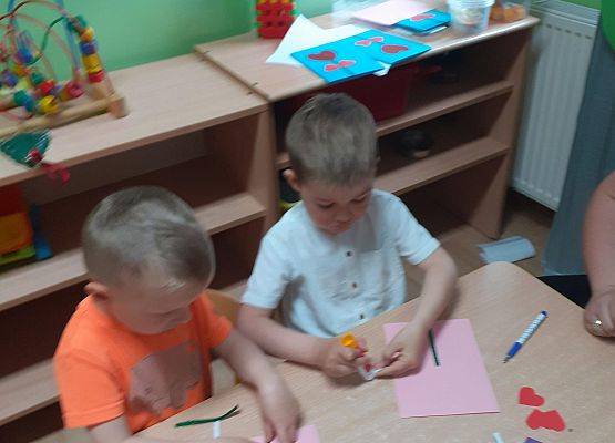 Wykonujemy laurki dla mamy