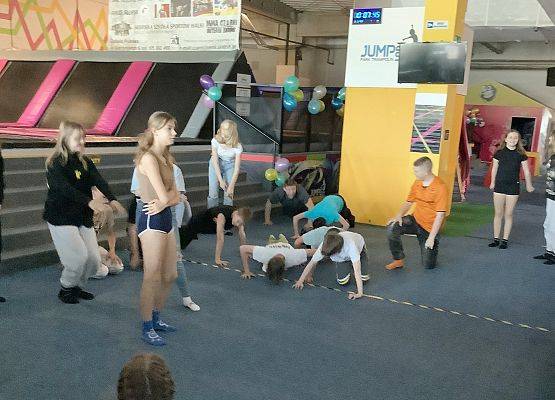 Wycieczka klasy siódmej do Parku Trampolin
