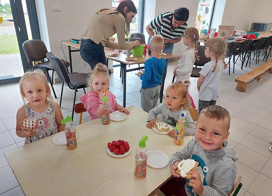 Grafika 9: ZAPACH  LATA   I  WAKACJI