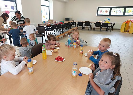 Grafika 12: ZAPACH  LATA   I  WAKACJI