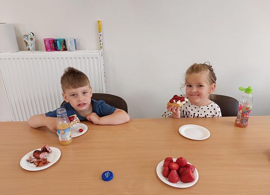 Grafika 13: ZAPACH  LATA   I  WAKACJI