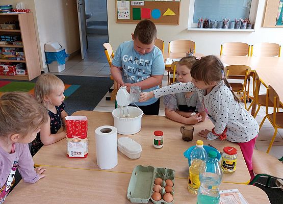 Grafika 8: Dzień Dziecka