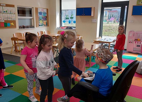 Grafika 4: URODZINY W PRZEDSZKOLU