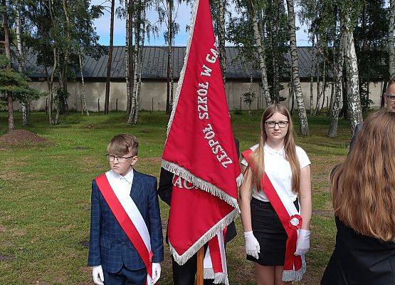 Grafika 5: Uroczystości w Sztutowie.