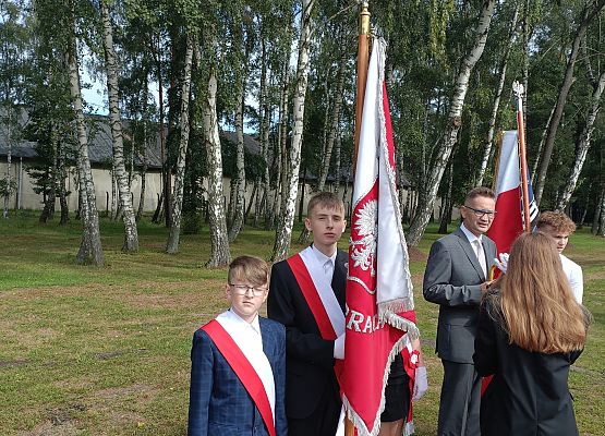 Grafika 6: Uroczystości w Sztutowie.