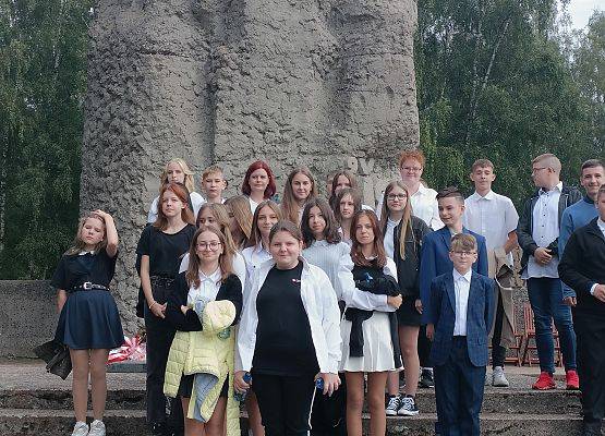 Grafika 7: Uroczystości w Sztutowie.