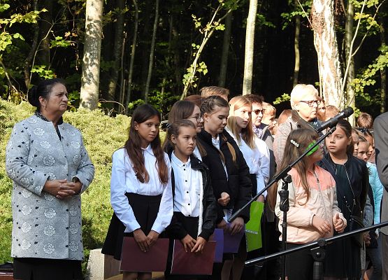 Uczniowie z Panią Bożeną i panią Marią